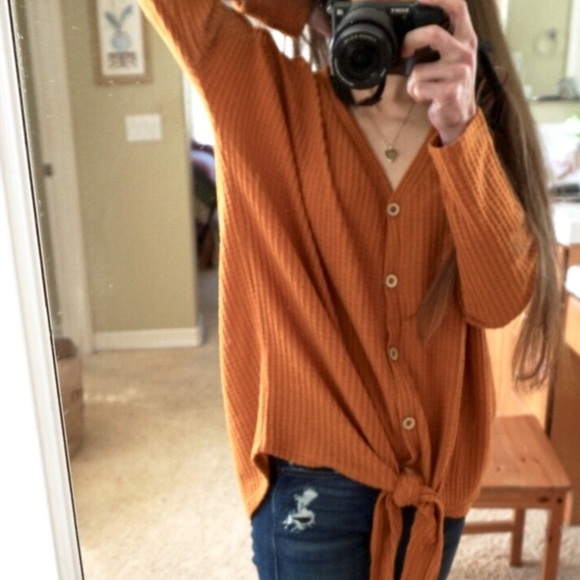 AMIE Waffle Tie Front Top - Picture 3 of 8